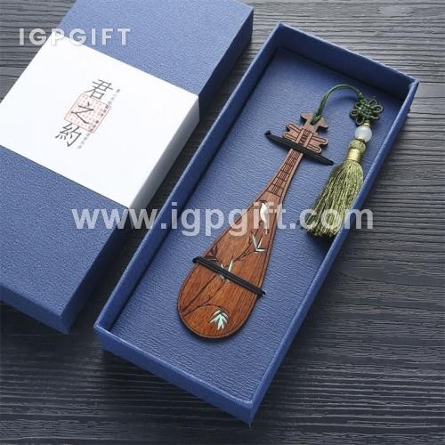 Ukiran isi alat muzik gaya China penanda buku