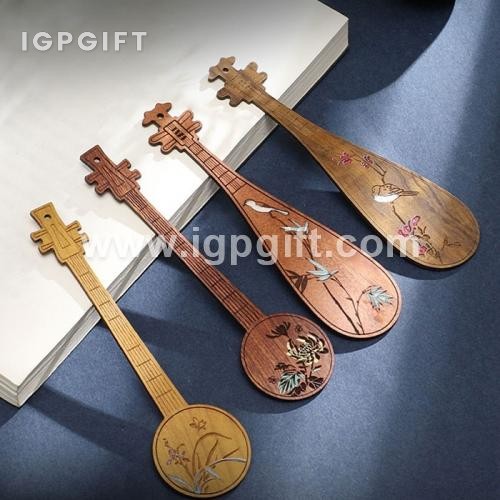 Ukiran isi alat muzik gaya China penanda buku