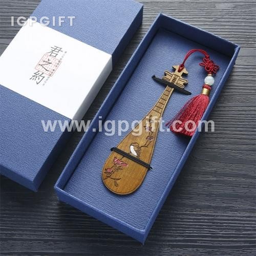 Ukiran isi alat muzik gaya China penanda buku
